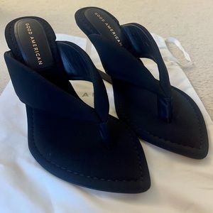 GOOD AMERICAN Cinderella Wedges